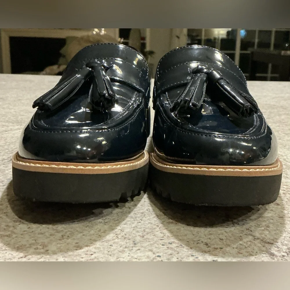 Franco Sarto Carolynn Career Navy Faux Patent Loafer Tassel Accent Preppy SZ 7W